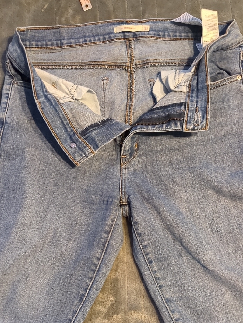 Levi’s Women's Classic Slimming Bootcut Jeans. - Picture 13 of 16